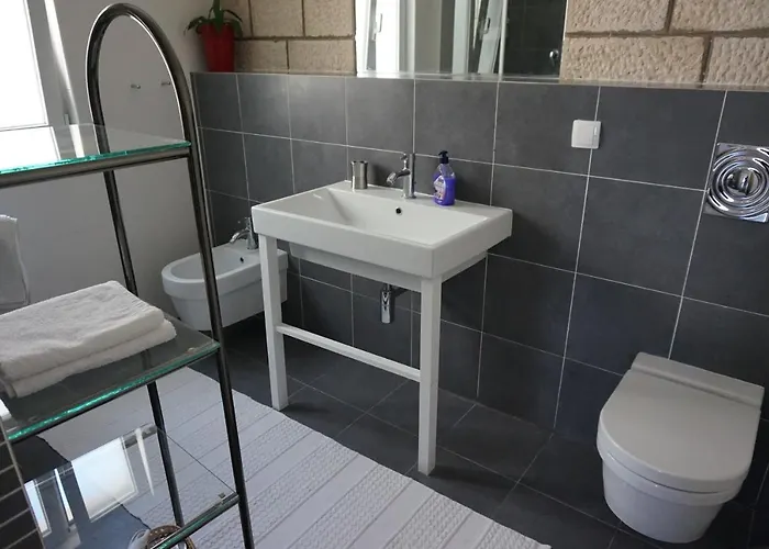 Paola 5 Min From The 公寓 *