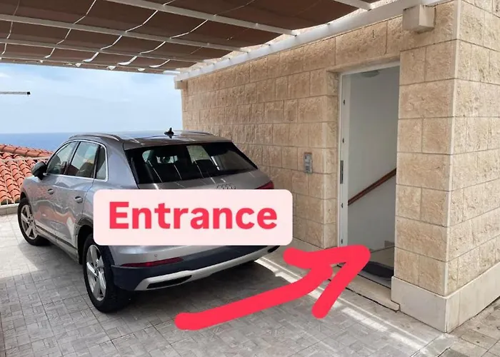 Paola 5 Min From The *